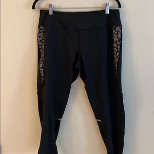 Zella Capri Workout Leggings with Mesh Leg (SZ L)
